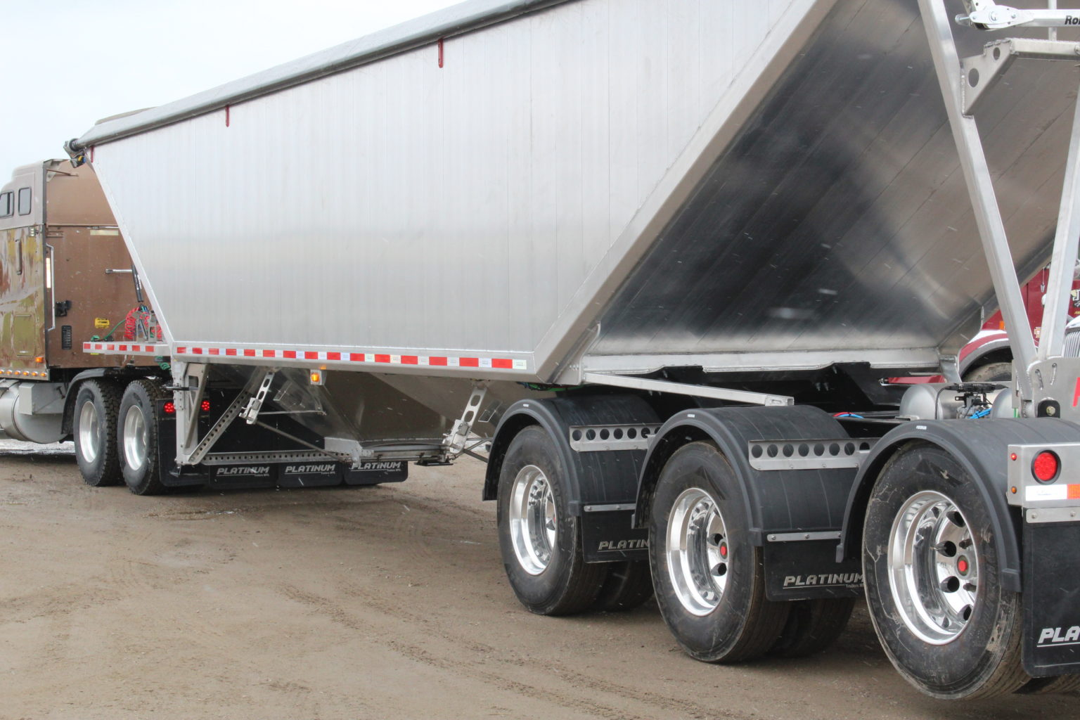 Aluminum Hopper Trailer - Platinum