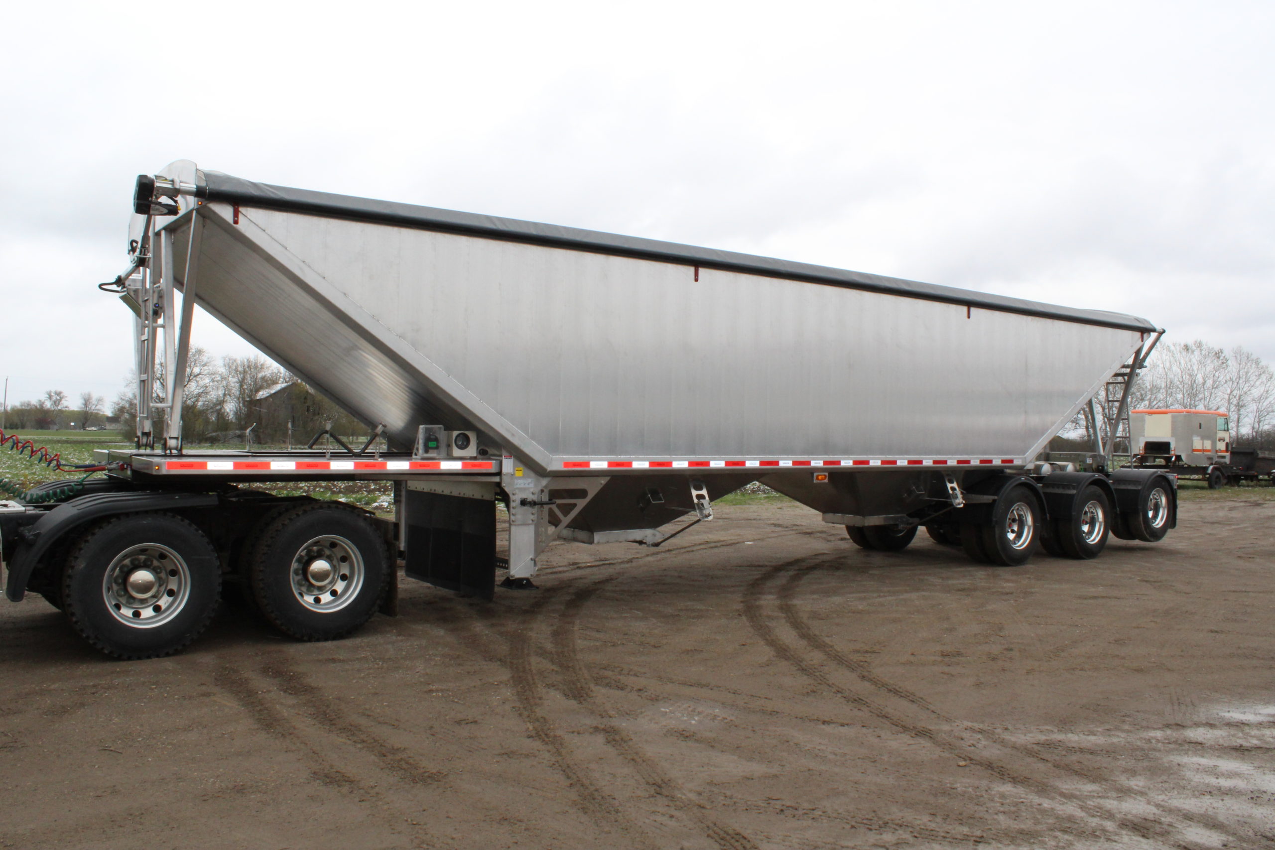 Aluminum Hopper Trailer Platinum